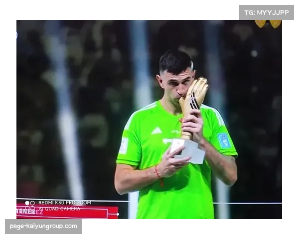 阿根廷门将马丁内斯屡献关键扑救 助球队稳居榜首